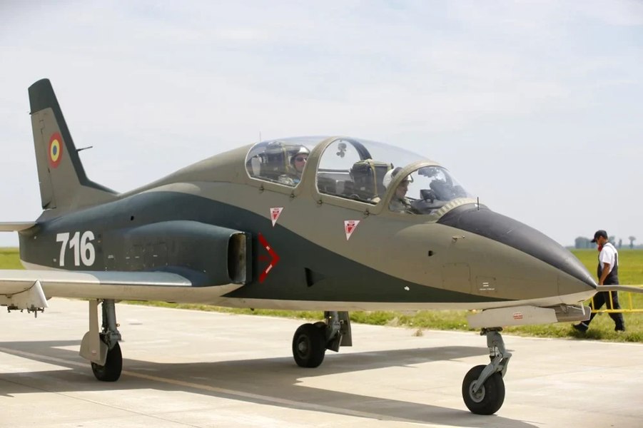 Modernizarea avioanelor IAR 99 bate pasul pe loc, iar Forțele Aeriene riscă o criză de piloți de F-16