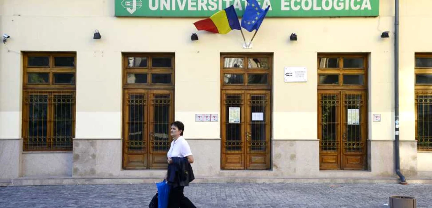 Sediul de pe strada Franceză nr 22, unde studenţii de la Limbi Străine învaţă. Situaţia este doar temporară, sediul Facultăţii de Limbi Străine de pe strada Pitar Moş fiind în renovare      FOTO: Octav Ganea/Mediafax