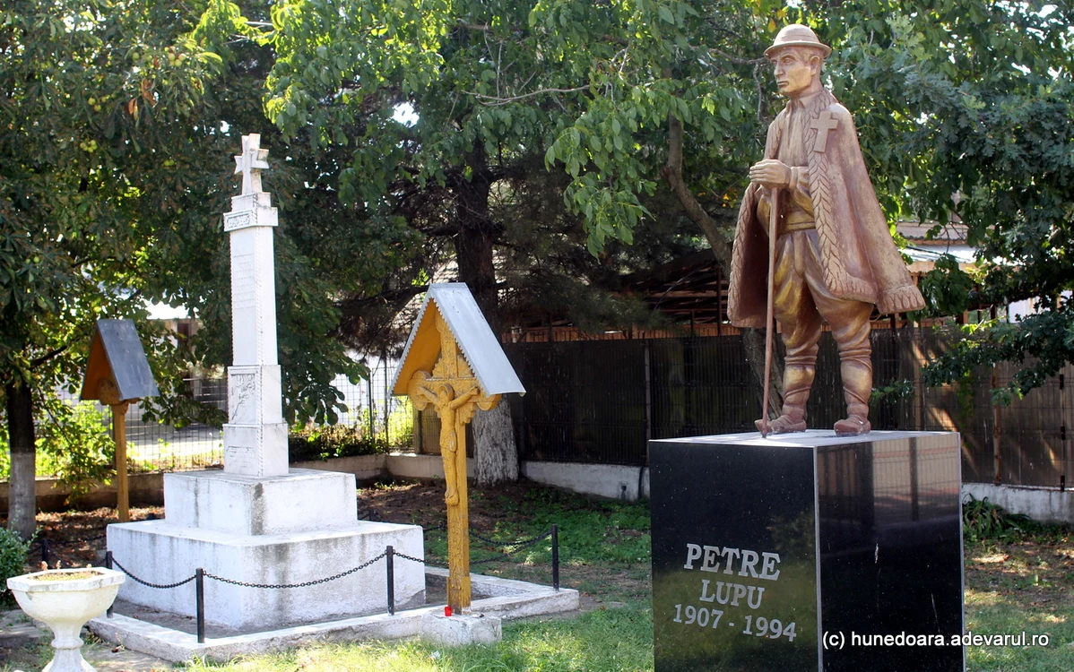 Statuia lui Petrache Lupu din Maglavit. Foto: Daniel Guță