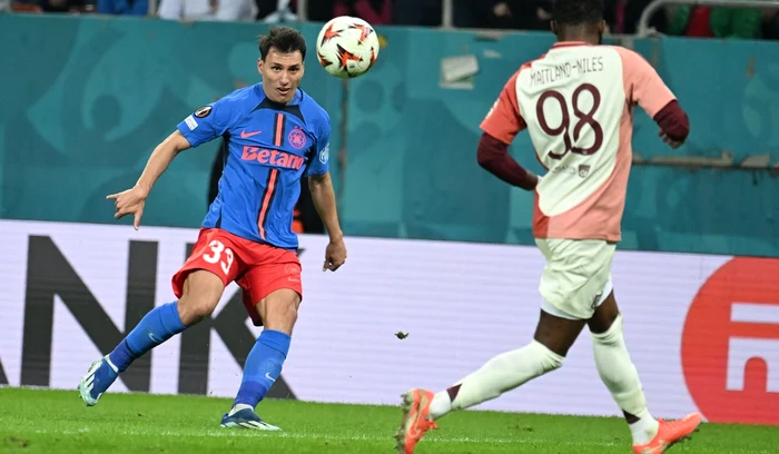 Risto Radunović (stânga), autorul unei pase decisive la golul lui FCSB (FOTO: Sportpictures)