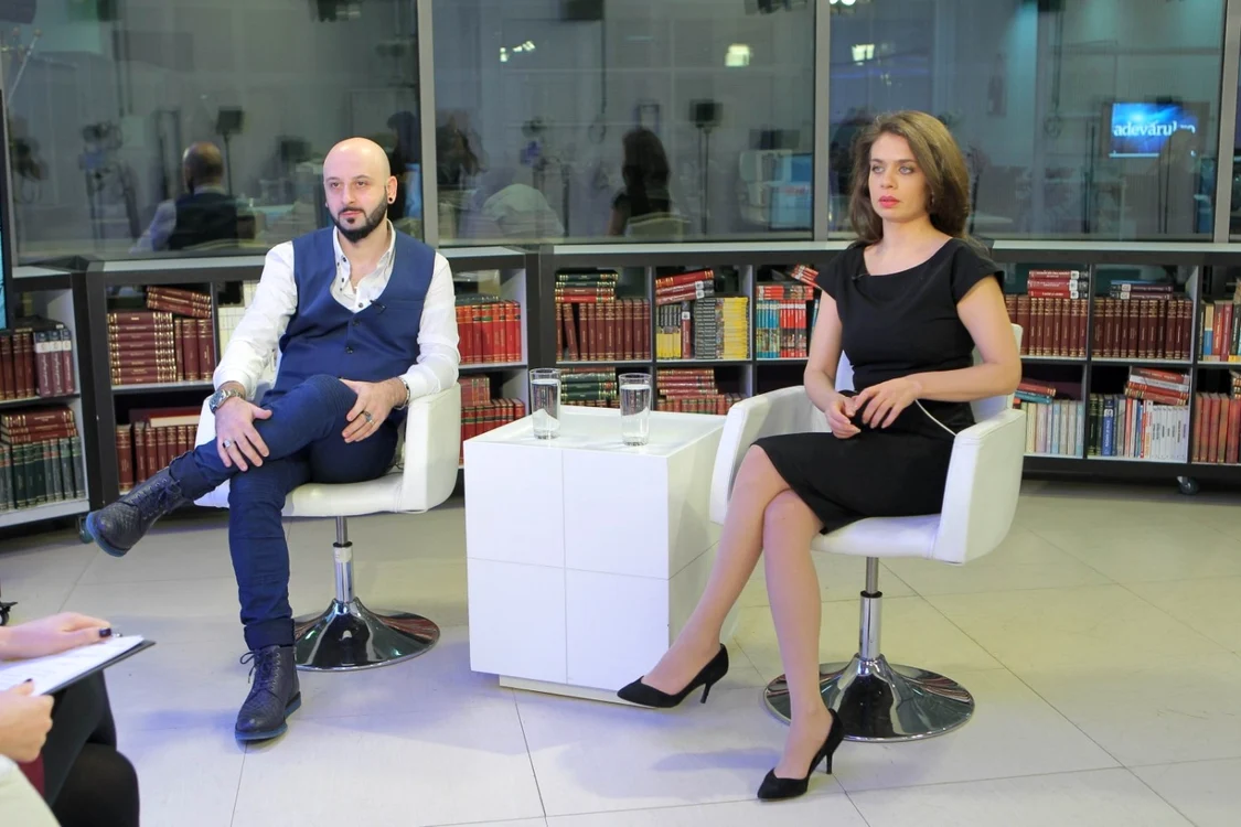 Alin Godean şi Oana Stoianovici au dezbătut aspecte ce ţin de tabuul românesc FOTO Eduard Enea