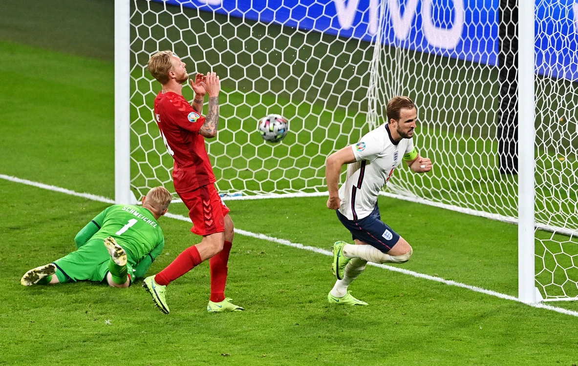 
    Harry Kane a ratat penalty-ul, însă a revenit și a trimis mingea în poartăFoto: EPA-EFE  