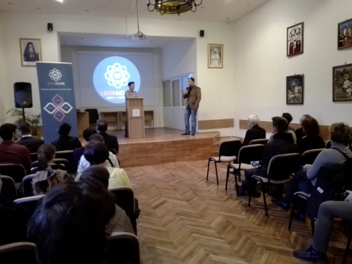 fosti stagiari la google si facebook dau meditatii colegilro mai mici la cluj foto