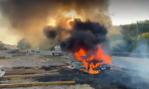 Mașina a luat foc în mers pe o șosea din Mehedinți
