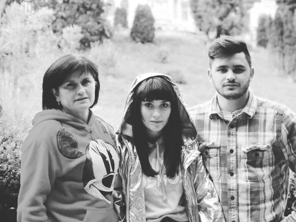 Irina Rimes, alături de mama și fratele ei