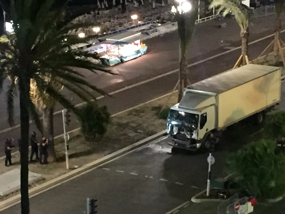 Acesta este camionul groazei. Atacatorul franco-tunisian a fost ucis de autorități