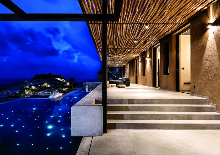 Casa de vacanță din Chania care se îmbină perfect în perisaj. Foto: archisearch.gr