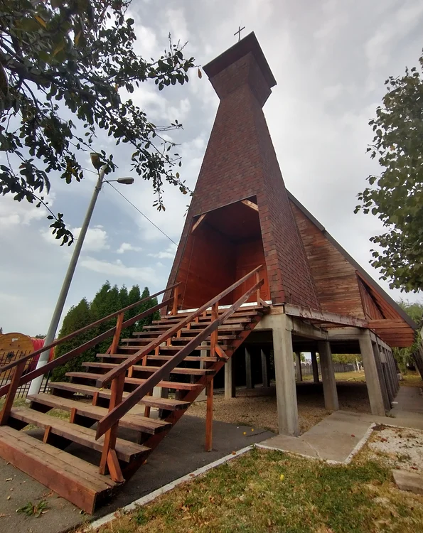 Biserica suspendată de la Popești-Leordeni FOTO Memorialul Revoluției