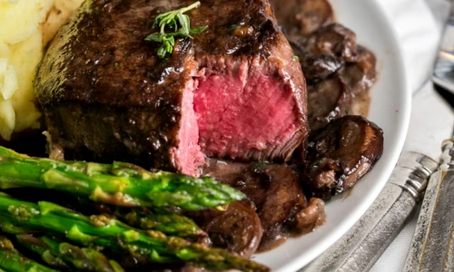 filet mignon in sos de vin si ciuperci jpeg