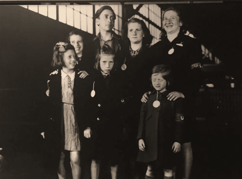 O supraviețuitoare a Holocaustului povestește unde s-a ascuns în timp ce și-a văzut mama luată la Auschwitz