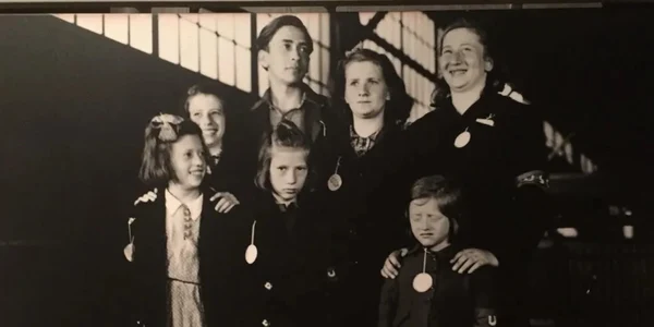 Familie supravietuitoare holocaust Handout jpg