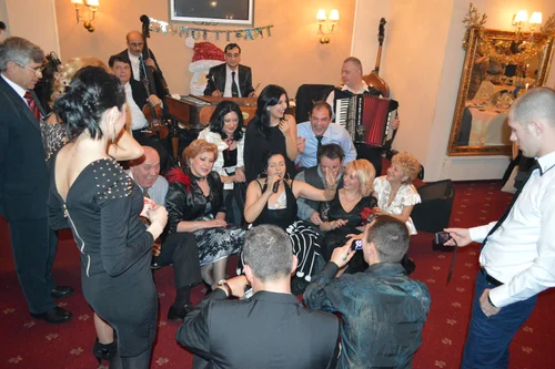 Primea bani, din dedicații