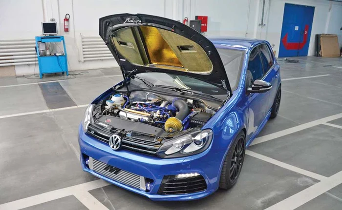 
    În acest Volkswagen  Golf s-au investit  80.000 €  