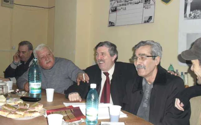 De la stânga la dreapta, eroi ai Revoluţiei slobozene: Jan Cheptea, Enciu Bobârniche, Alexandru Stoica (primarul oraşului Slobozia) şi Ted Dumitru. FOTO Adevărul/Mihai Voinea