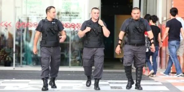 Poliţiştii au verificat 95 de agenţi de pază