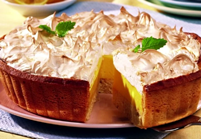 tarta cu lamaie si bezea jpeg