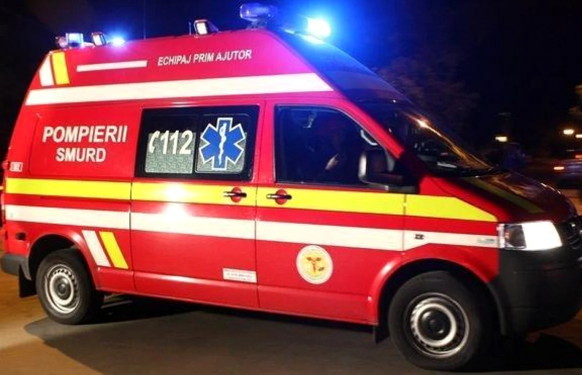 Mai multe echipaje SMURD intervin la accident FOTO: ISU-ARHIVA