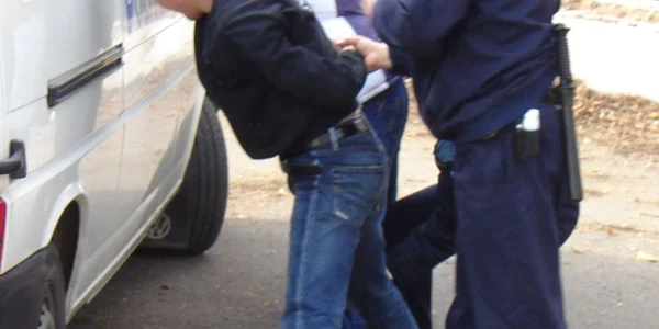 Brăila:Scandalagiu reţinut pentru ultraj la poliţist