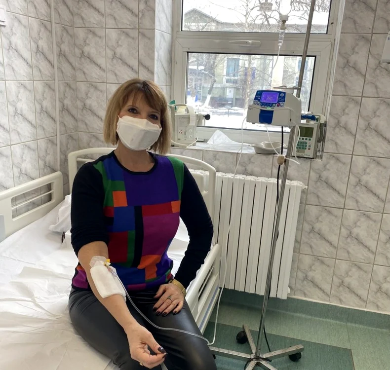 
    Marina Almășan le-a mulțumit medicilor care au tratat-oFoto: femeide10.ro  