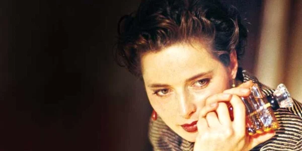 Isabella Rossellini, într-o reclamă pentru parfumul Tresor  