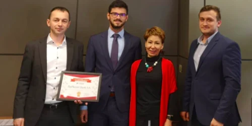 De la stânga la dreapta - Iulian Dobrinoiu (Raiffeisen Bank) - Eduard Burghelia (Confidas) - Raluca Nicolescu (Raiffeisen Bank) - George Farauanu (Confidas) Sursa Confidas 