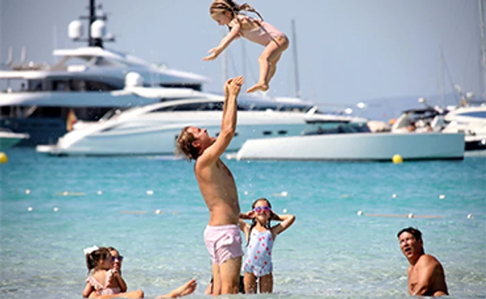 Micuţa Naila nu are frică de nimic