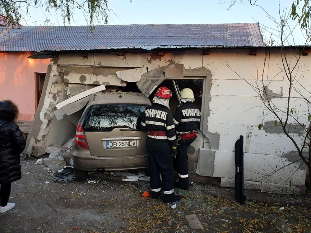 
    În urma impactului violent, o persoană a decedatfoto: News.ro  