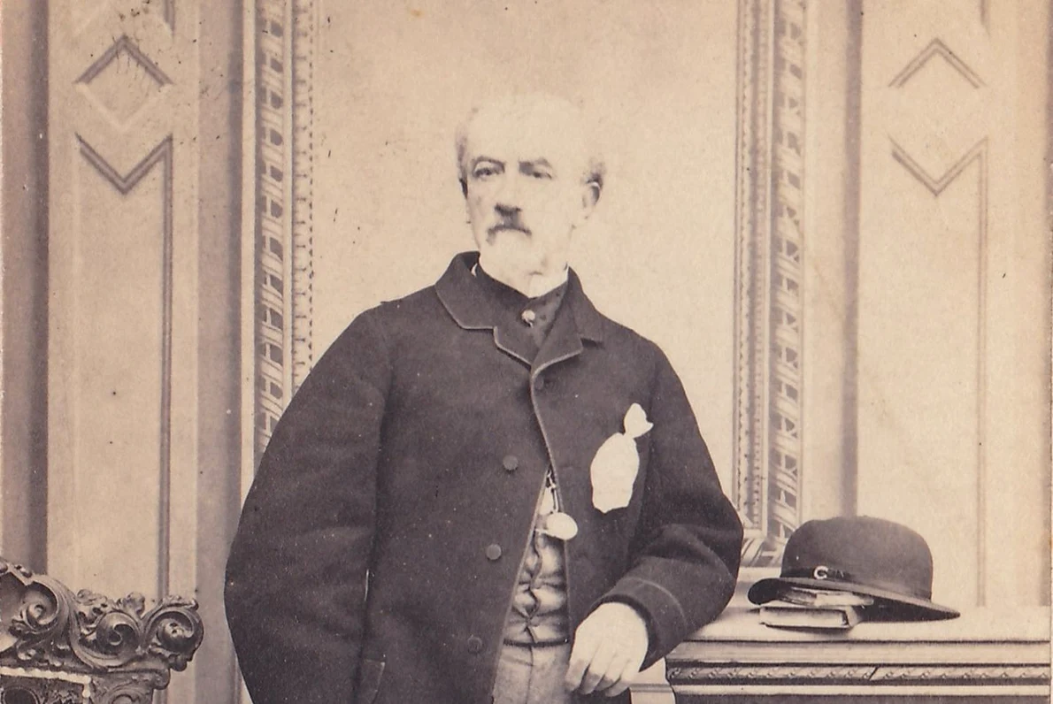 Nicolae Golescu, fotografiat de Carol Popp de Szathmari. Fotografie din Arhiva Muzeului Viticulturii şi Pomiculturii Goleşti