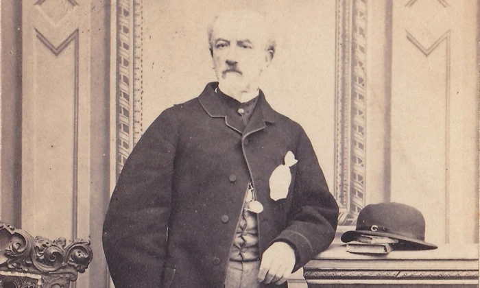 Nicolae Golescu, fotografiat de Carol Popp de Szathmari. Fotografie din Arhiva Muzeului Viticulturii şi Pomiculturii Goleşti