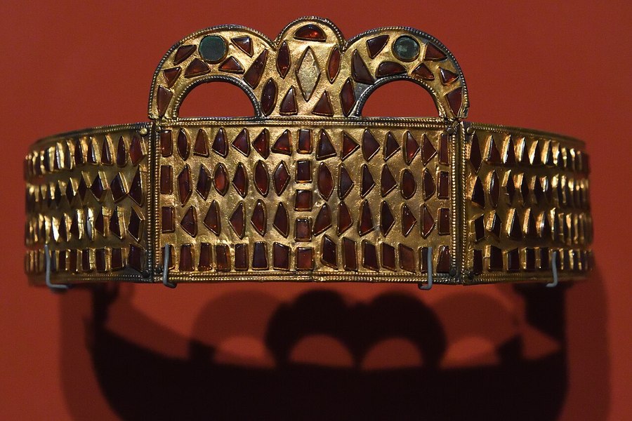 Coroana de la Kerci, o bijuterie veche de 1.600 de ani descoperită într-o străveche așezare a hunilor