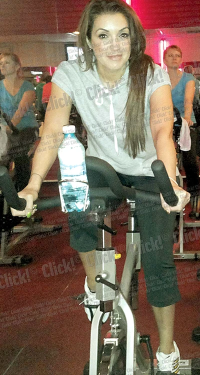 
    Solista face  sport la o sală  din Ploieşti (Foto: Andreea Dancu)  