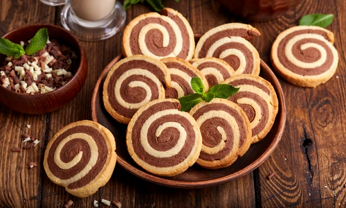 Biscuiti bicolori  Sursa foto shutterstock 1696393795 jpg