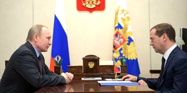 Discutie intre Vladimir Putin si Dmitri Medvedev FOTO kremlin.ru