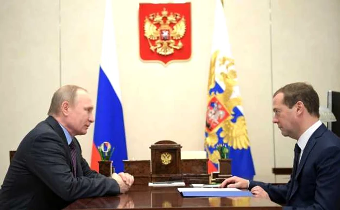 Discutie intre Vladimir Putin si Dmitri Medvedev FOTO kremlin.ru