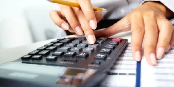 Offshore se referă la o entitate comercială înregistrată în afara granițelor țării în care își desfășoară activitatea. 