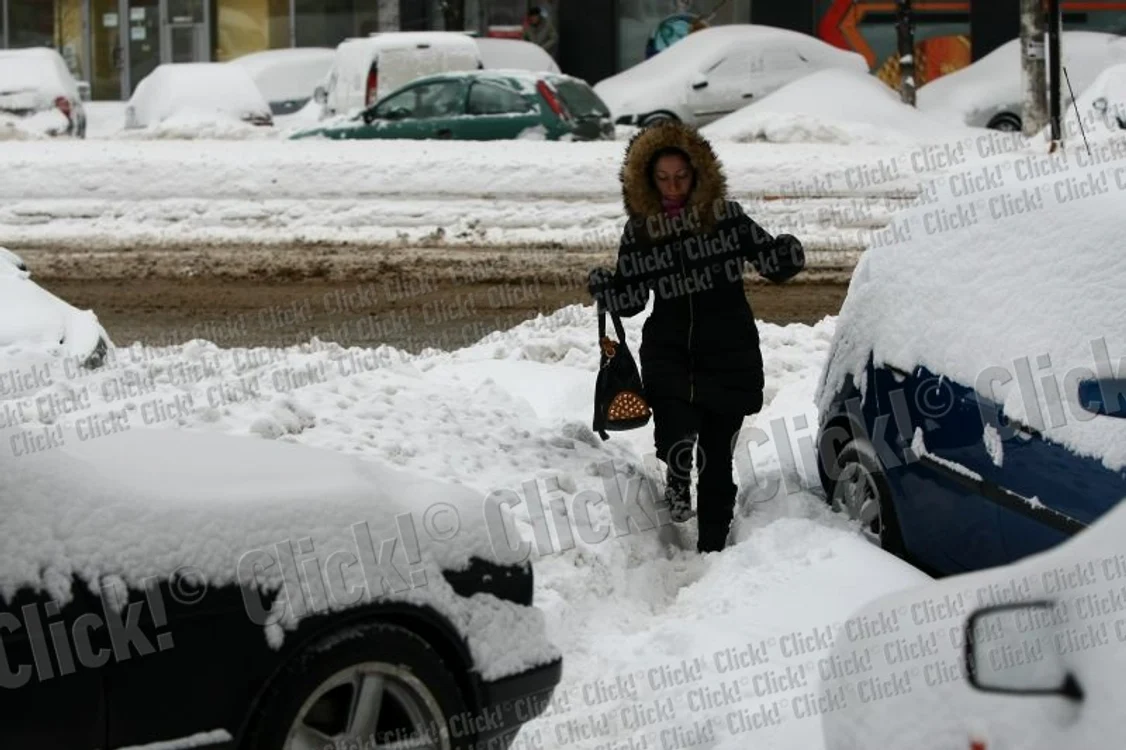 Zăpadă pe străzile Capitalei (foto: Dorin Constanda)