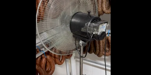 Cârnați ventilați Foto Captură video Horia Constantinescu jpg