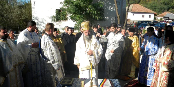 Slujba a fost oficiată de Mitropolitul Olteniei 