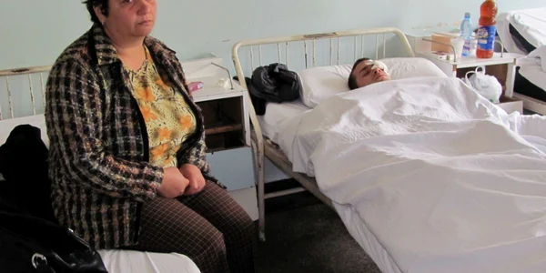 Femeia vrea să-i vadă pe cei care i-au bătut copilul