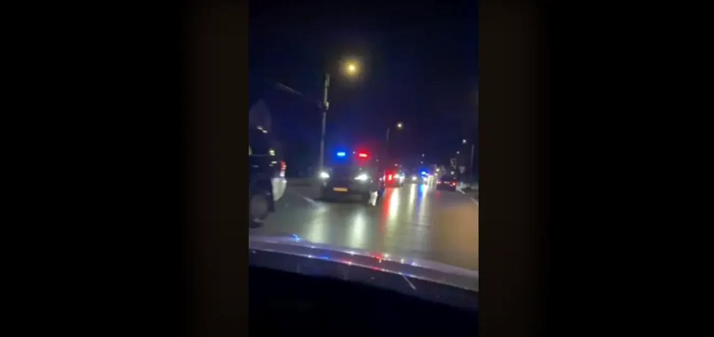 Coloana în care se afla președintele Ucrainei a tranzitat Suceava FOTO captură video News Bucovina