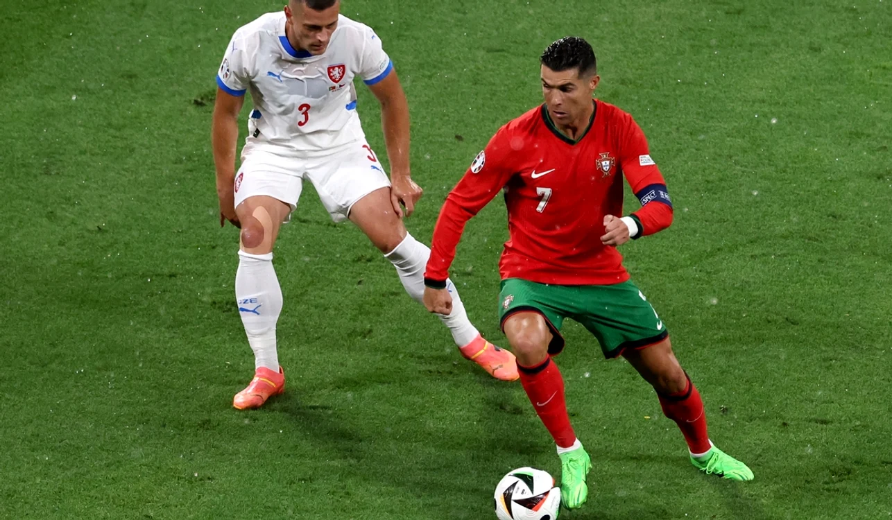 Cristiano Ronaldo (dreapta) a stabilit un nou record la EURO 2024 (FOTO: EPA)