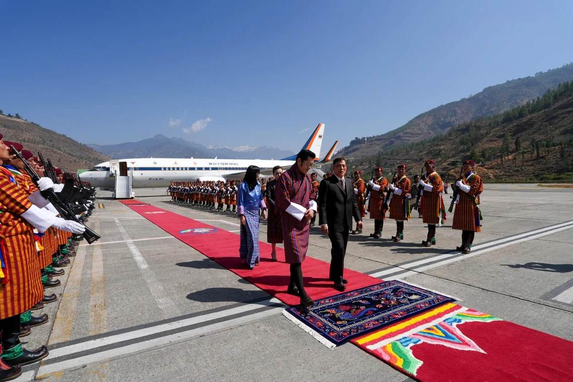 Regele Thailandei și Regina Thailandei în vizită la Regele Jigme Khesar al Bhutanului și Regina Jetsun Pema a Bhutanului. FOTO: Casa Regală a Bhutanului