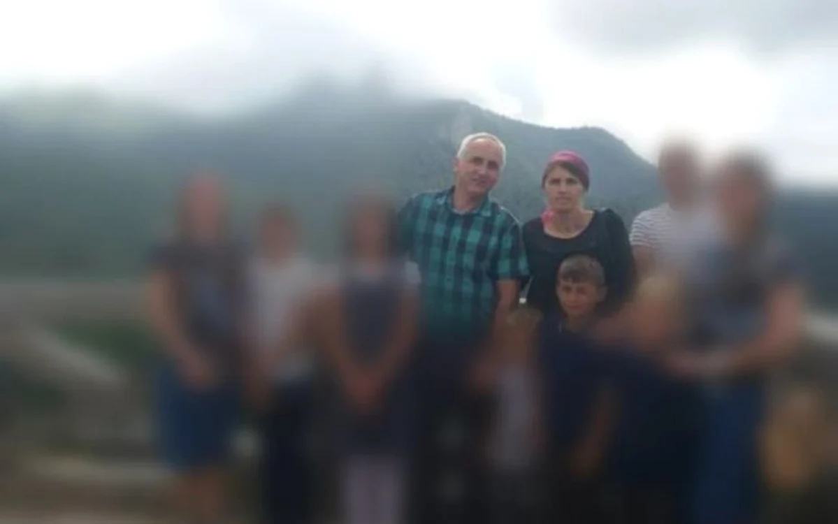 
    Lucian Covaliu, alături de familia sa numeroasă  