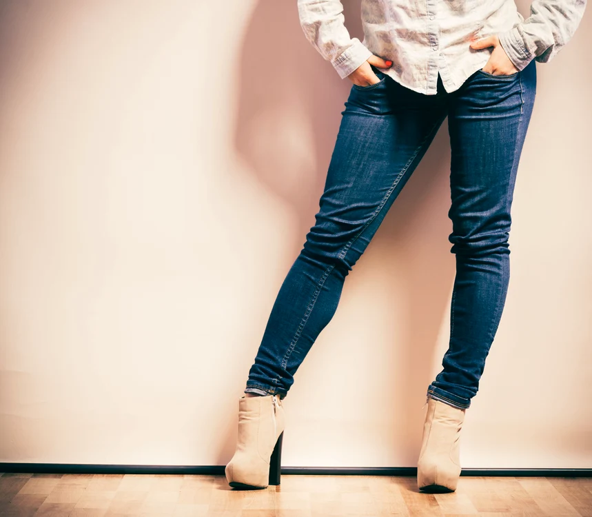 Cele mai sexy ținute care atrag atenția bărbatului: Pantalonul strâmt este în topul preferințelor
