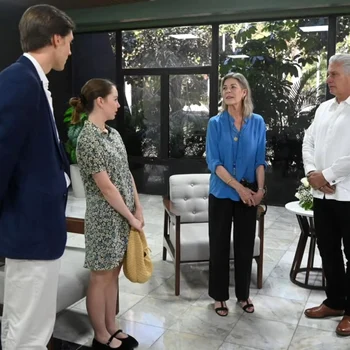Alexandra de Hanovra cu mama sa, Prințesa Caroline de Monaco, și iubitul ei, Ben Sylvester Strautmann, la Havana în Cuba. FOTO: Instagram