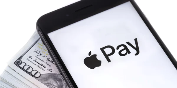 iPhone Apple Pay smartphone bani dolari FOTO Shutterstock
