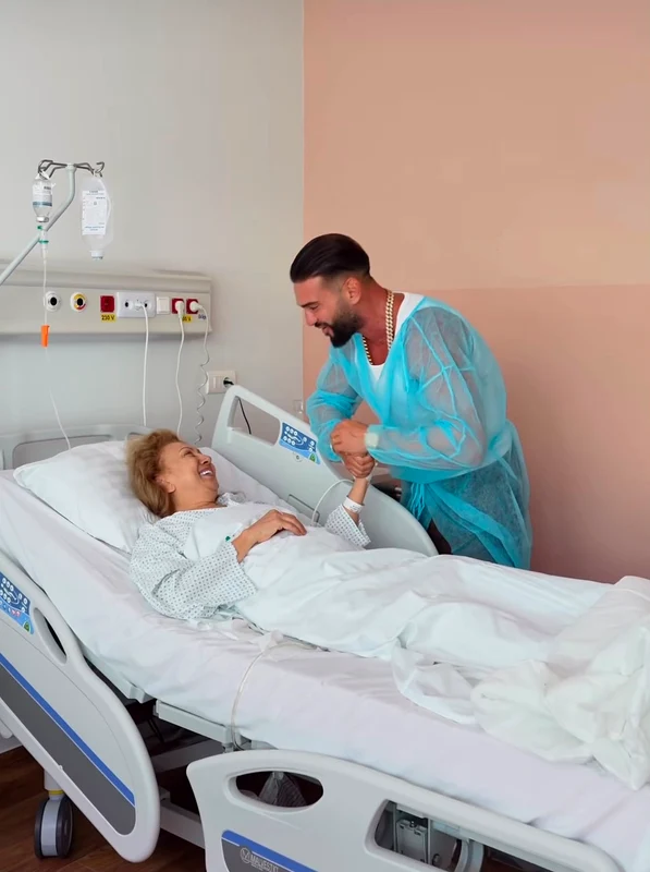 Dorian Popa este foarte legat de Mamisor, mama lui, care a avut o problemă de sănătate și s-a operat recent la genunchi 