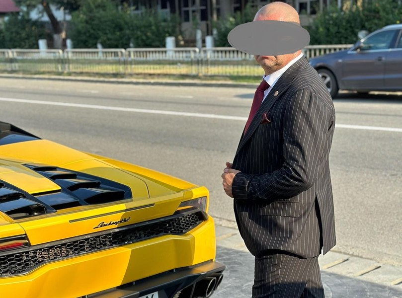 Bombardierul cu Lamborghini din Strehaia. Interlopul are mania vitezei, iar instanța îl iartă pe temeiul unei erori făcute de polițist 