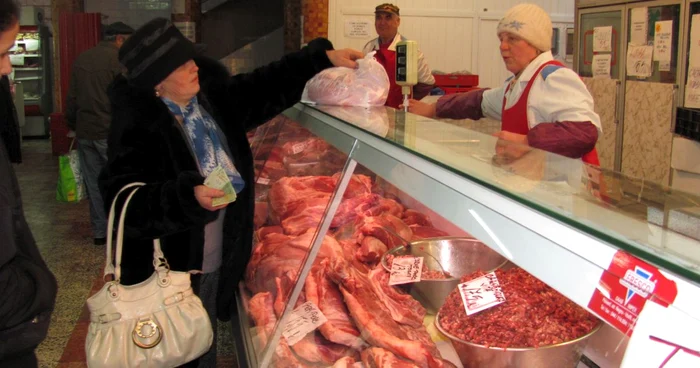Kilogramul de pulpă de porc se vinde, acum, şi cu 15,5 lei