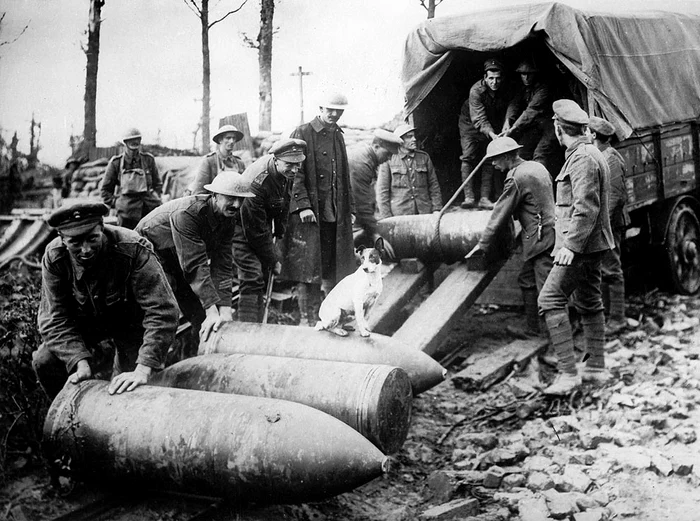 Proiectile enorme, numite